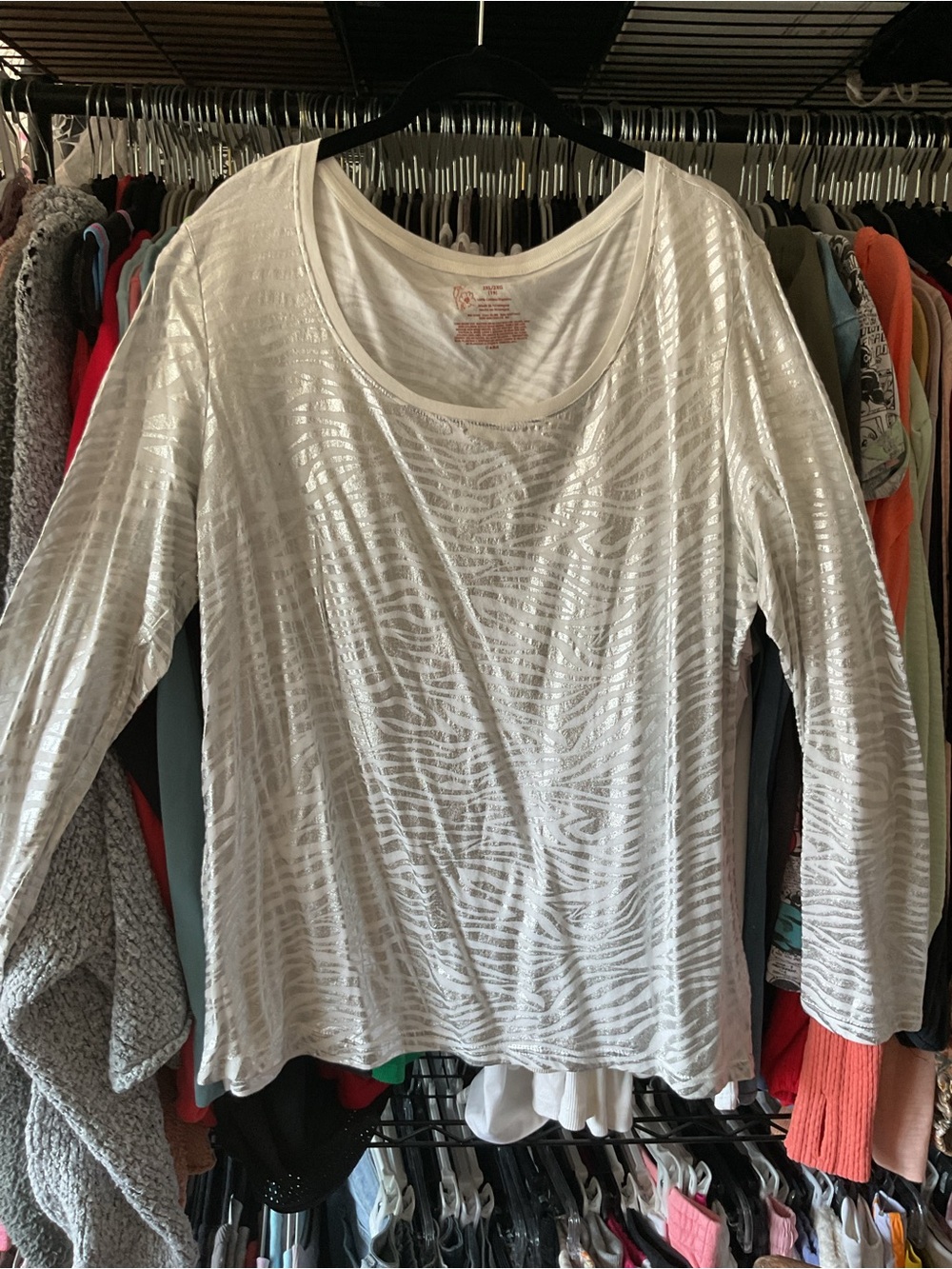 No Boundaries White Metallic Zebra-Pattern Long Sleeve Scoop Top
